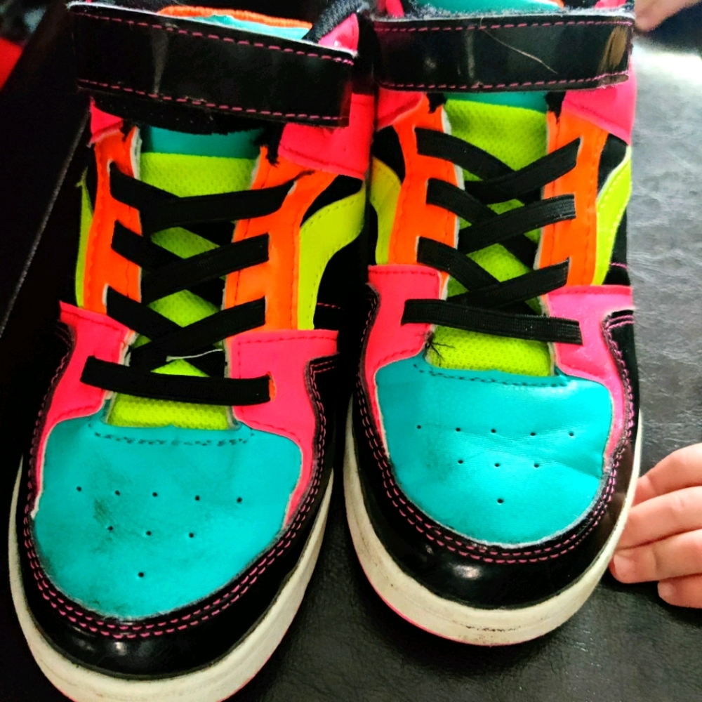 Girls sneakers
